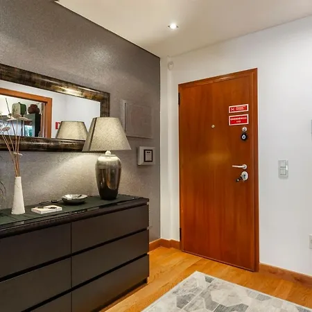 Apartment Feel At In Cozy Place In Airport 5 Min Lisbon